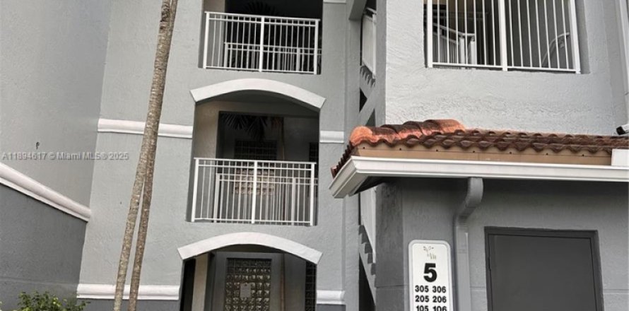 Condominio en Pembroke Pines, Florida, 2 dormitorios  № 1947076