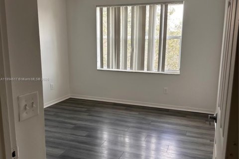 Condominio en alquiler en Pembroke Pines, Florida, 2 dormitorios, 92.9 m2 № 1947076 - foto 11