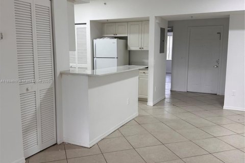 Condominio en alquiler en Pembroke Pines, Florida, 2 dormitorios, 92.9 m2 № 1947076 - foto 6