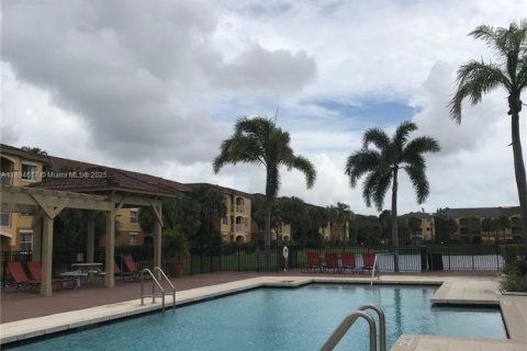 Condominio en alquiler en Pembroke Pines, Florida, 2 dormitorios, 92.9 m2 № 1947076 - foto 16