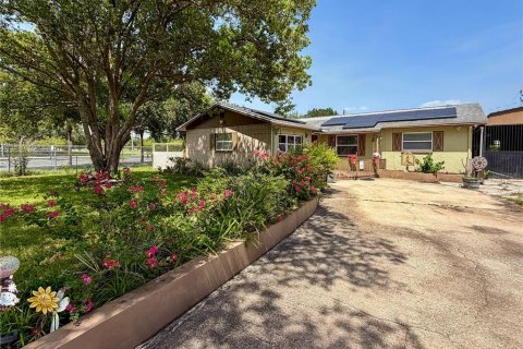 House in Orlando, Florida 3 bedrooms, 154.4 sq.m. № 2204127