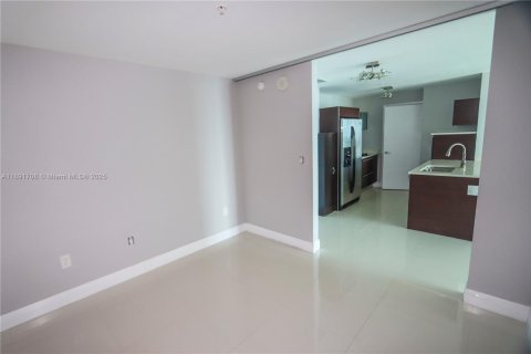 Condo in Miami, Florida, 1 bedroom  № 1943718 - photo 10