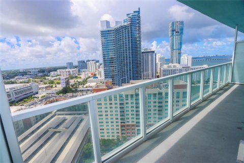 Condo in Miami, Florida, 1 bedroom  № 1943718 - photo 2