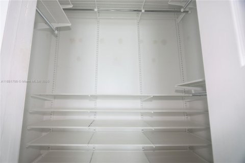 Condo in Miami, Florida, 1 bedroom  № 1943718 - photo 18