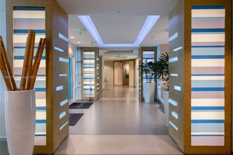 Condo in Miami, Florida, 1 bedroom  № 1943718 - photo 19