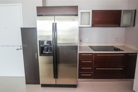 Condo in Miami, Florida, 1 bedroom  № 1943718 - photo 8
