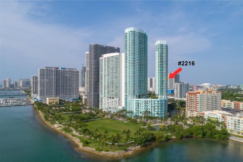 Condo in Miami, Florida, 1 bedroom  № 1943718 - photo 1