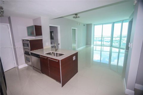 Condo in Miami, Florida, 1 bedroom  № 1943718 - photo 6