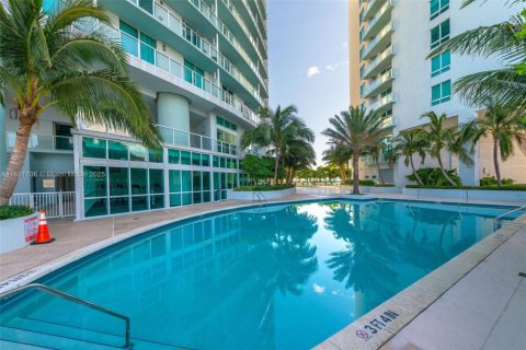 Condo in Miami, Florida, 1 bedroom  № 1943718 - photo 22