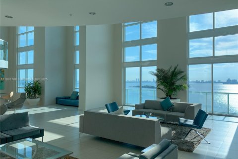 Condo in Miami, Florida, 1 bedroom  № 1943718 - photo 21