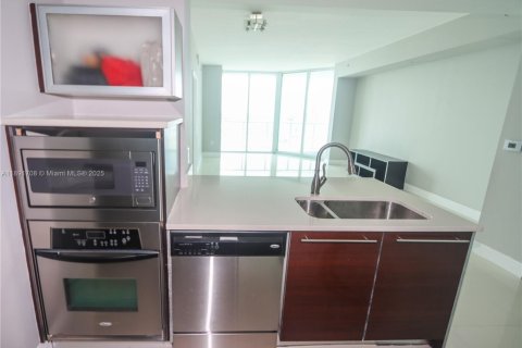 Condo in Miami, Florida, 1 bedroom  № 1943718 - photo 7