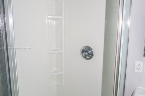 Condo in Miami, Florida, 1 bedroom  № 1943718 - photo 16