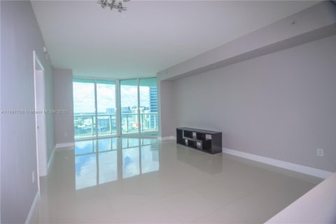 Condo in Miami, Florida, 1 bedroom  № 1943718 - photo 5