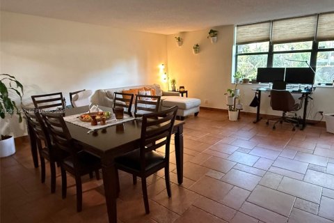 Apartment in Aventura, Florida 3 bedrooms, 108.7 sq.m. № 2075342 - photo 26