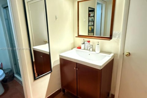 Apartment in Aventura, Florida 3 bedrooms, 108.7 sq.m. № 2075342 - photo 11