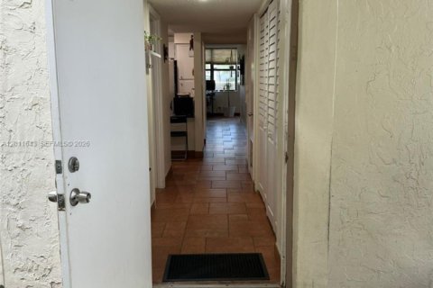 Apartment in Aventura, Florida 3 bedrooms, 108.7 sq.m. № 2075342 - photo 2
