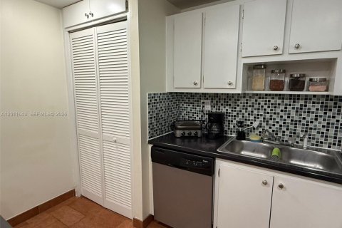 Apartment in Aventura, Florida 3 bedrooms, 108.7 sq.m. № 2075342 - photo 7