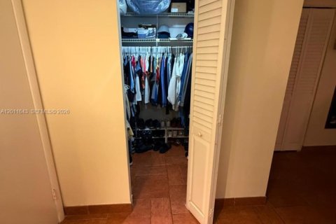 Apartment in Aventura, Florida 3 bedrooms, 108.7 sq.m. № 2075342 - photo 15