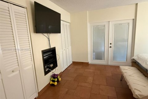Apartment in Aventura, Florida 3 bedrooms, 108.7 sq.m. № 2075342 - photo 10