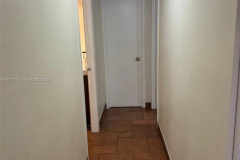 Apartment in Aventura, Florida 3 bedrooms, 108.7 sq.m. № 2075342 - photo 23