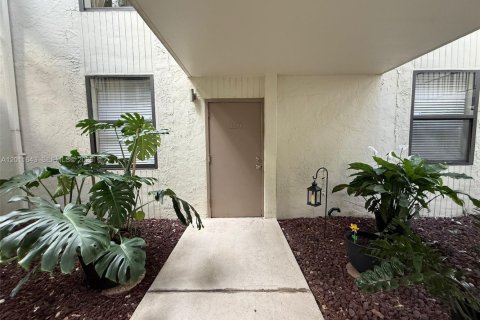 Apartment in Aventura, Florida 3 bedrooms, 108.7 sq.m. № 2075342