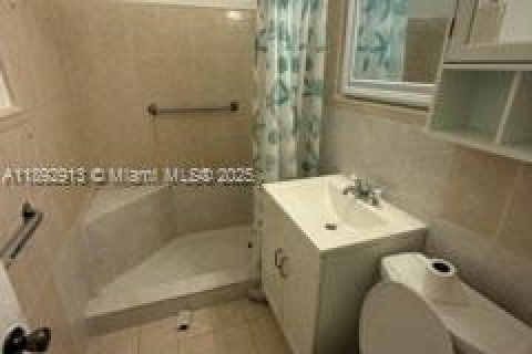 Casa en venta en North Miami, Florida, 3 dormitorios, 160.35 m2 № 1946683 - foto 12