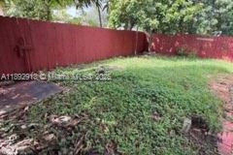Casa en venta en North Miami, Florida, 3 dormitorios, 160.35 m2 № 1946683 - foto 19