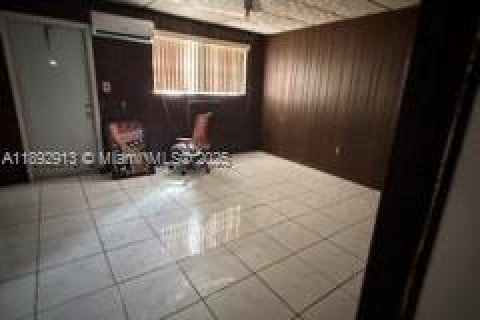 Casa en venta en North Miami, Florida, 3 dormitorios, 160.35 m2 № 1946683 - foto 4