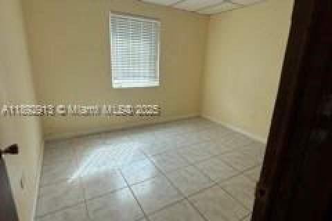Casa en venta en North Miami, Florida, 3 dormitorios, 160.35 m2 № 1946683 - foto 13