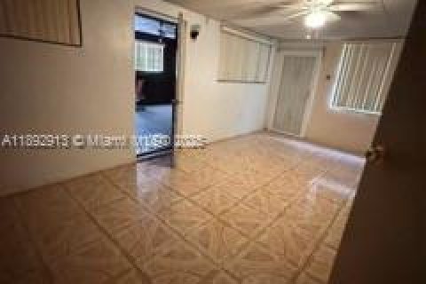 Casa en venta en North Miami, Florida, 3 dormitorios, 160.35 m2 № 1946683 - foto 6