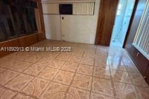 Casa en venta en North Miami, Florida, 3 dormitorios, 160.35 m2 № 1946683 - foto 18