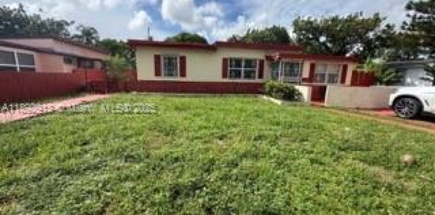 Casa en North Miami, Florida 3 dormitorios, 160.35 m2 № 1946683