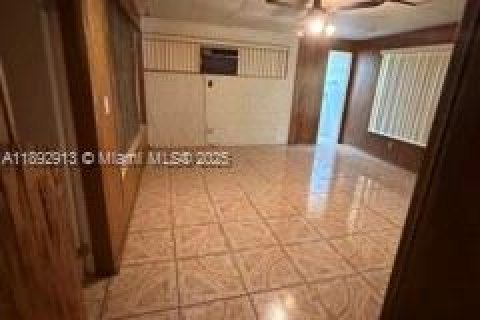 Casa en venta en North Miami, Florida, 3 dormitorios, 160.35 m2 № 1946683 - foto 9
