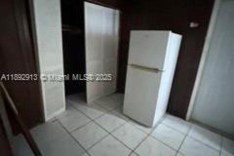 Casa en venta en North Miami, Florida, 3 dormitorios, 160.35 m2 № 1946683 - foto 2