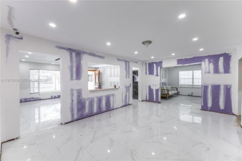 Terreno en venta en Miami Beach, Florida № 2030811 - foto 11