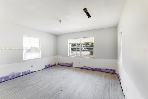 Terreno en venta en Miami Beach, Florida № 2030811 - foto 19