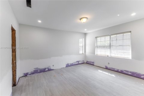 Terreno en venta en Miami Beach, Florida № 2030811 - foto 17