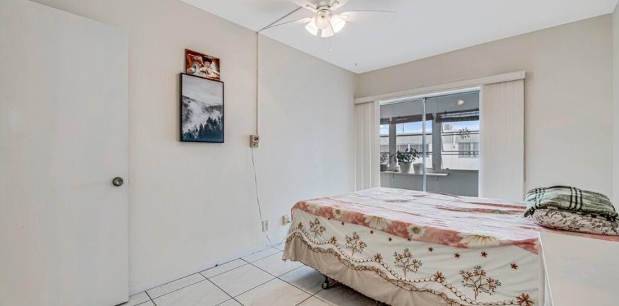 Condo in Lake Worth, Florida, 2 bedrooms № 1163098