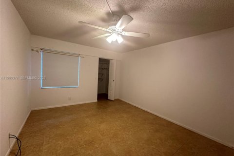 Condominio en alquiler en Pembroke Pines, Florida, 2 dormitorios, 96.99 m2 № 2029991 - foto 8