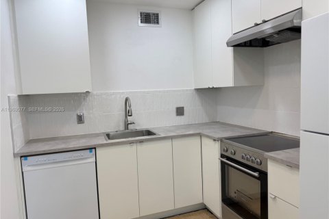 Condominio en alquiler en Pembroke Pines, Florida, 2 dormitorios, 96.99 m2 № 2029991 - foto 17