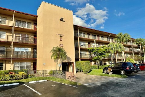 Condominio en Pembroke Pines, Florida, 2 dormitorios  № 2029991
