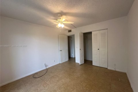 Condominio en alquiler en Pembroke Pines, Florida, 2 dormitorios, 96.99 m2 № 2029991 - foto 4