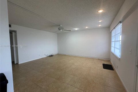 Condominio en alquiler en Pembroke Pines, Florida, 2 dormitorios, 96.99 m2 № 2029991 - foto 5