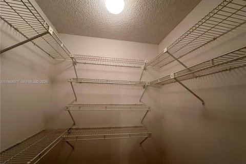 Condominio en alquiler en Pembroke Pines, Florida, 2 dormitorios, 96.99 m2 № 2029991 - foto 9
