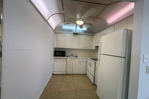 Condominio en alquiler en Pembroke Pines, Florida, 2 dormitorios, 96.99 m2 № 2029991 - foto 11