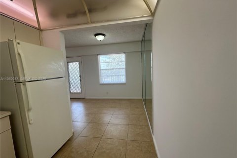 Condominio en alquiler en Pembroke Pines, Florida, 2 dormitorios, 96.99 m2 № 2029991 - foto 3