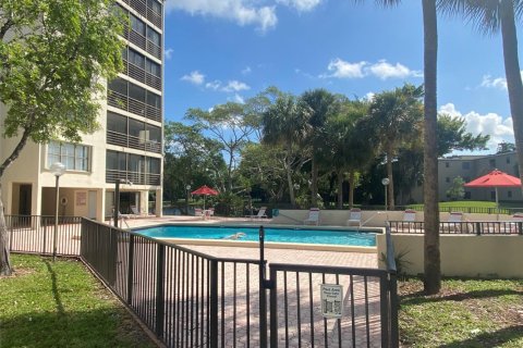 Apartamento en alquiler en Pompano Beach, Florida, 2 dormitorios, 102.19 m2 № 1081465 - foto 1
