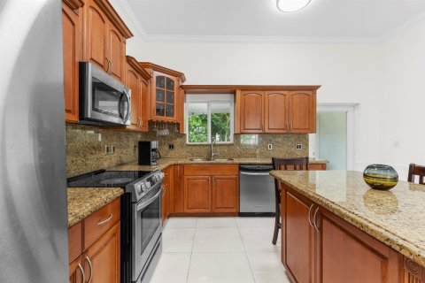 House in Hollywood, Florida 3 bedrooms, 194.26 sq.m. № 2184692 - photo 16