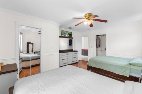 House in Hollywood, Florida 3 bedrooms, 194.26 sq.m. № 2184692 - photo 12