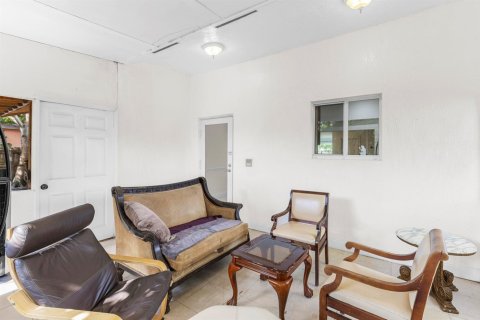 House in Hollywood, Florida 3 bedrooms, 194.26 sq.m. № 2184692 - photo 19